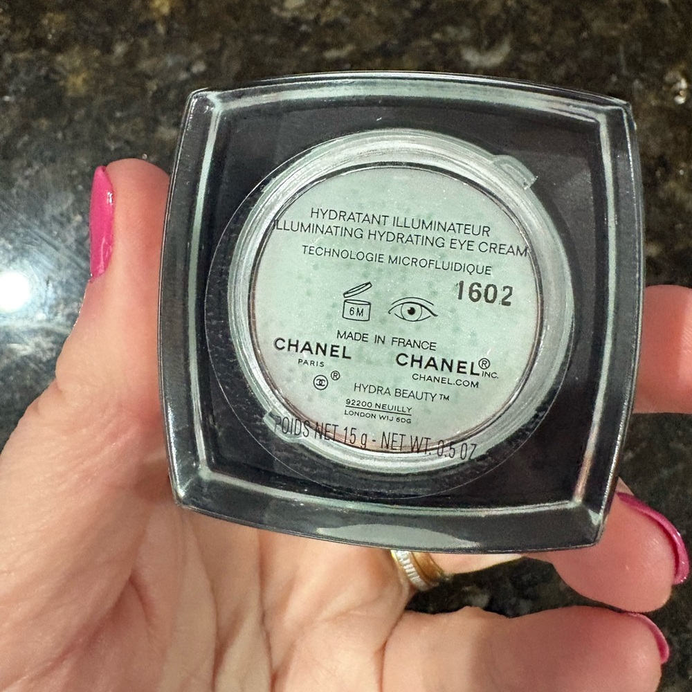 CHANEL Hydra Beauty Eye Cream 0.5oz NWT With Make Up Bag - Picture 7 of 8